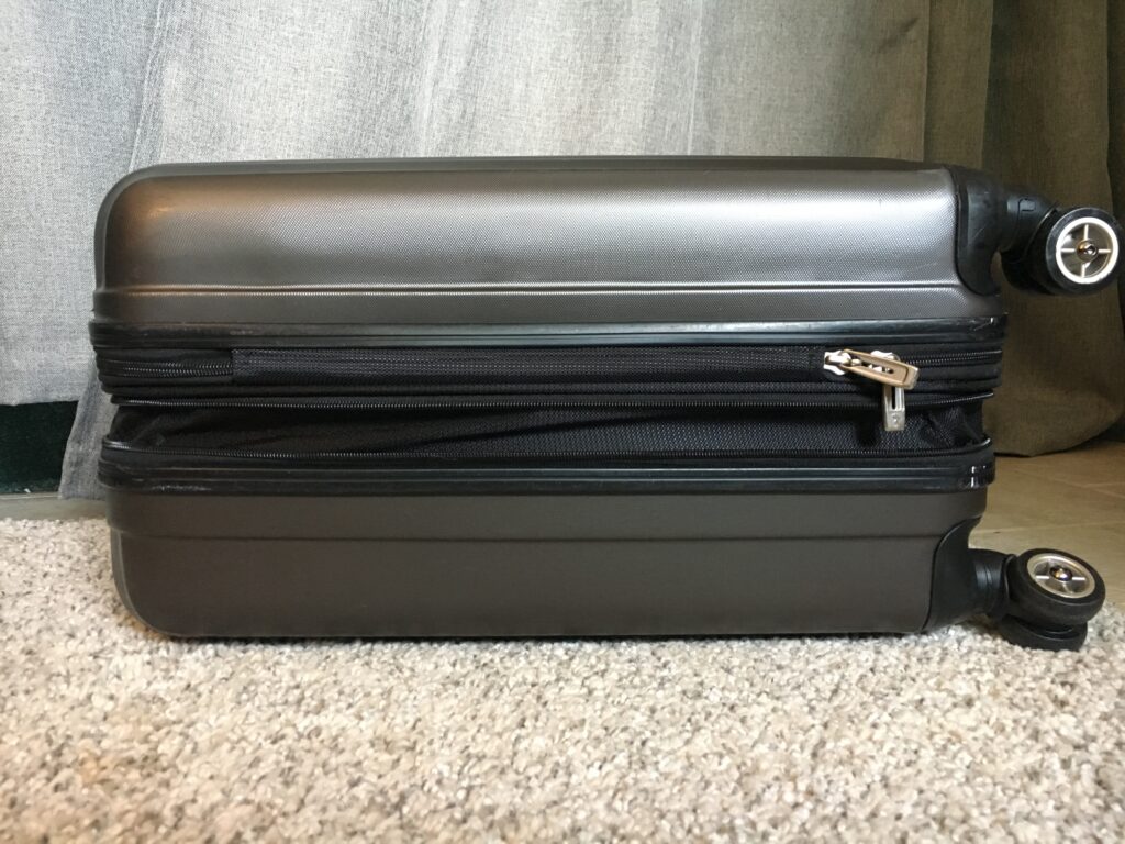 Expandable luggage