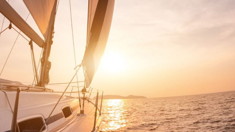 amazing things to do in cabo san lucas sailboat on water at sunset